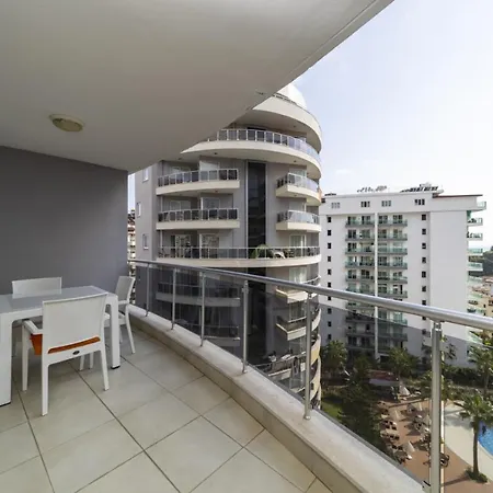 Colorful Flat With Shared Pool And In Apartment *